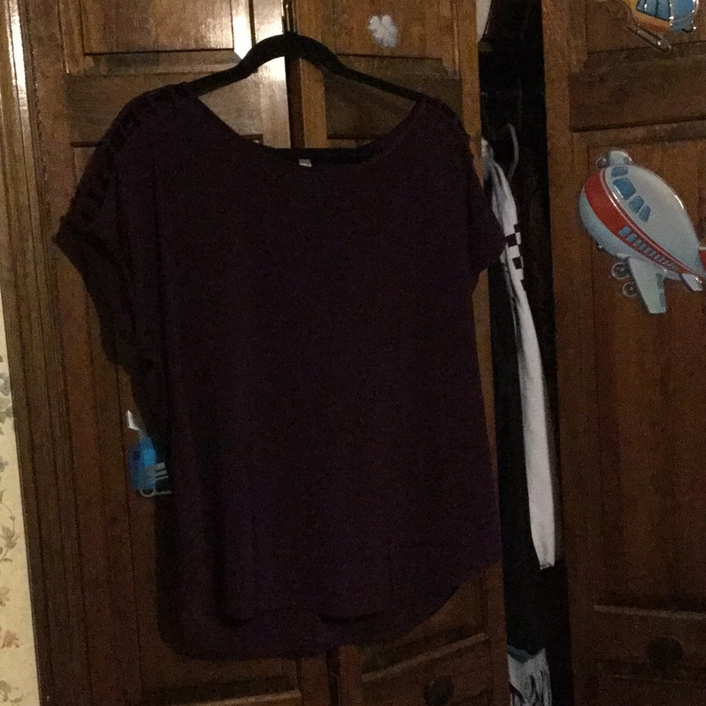 ✨3 FOR $10 SALE ITEM✨ Perseption Concept Shirt